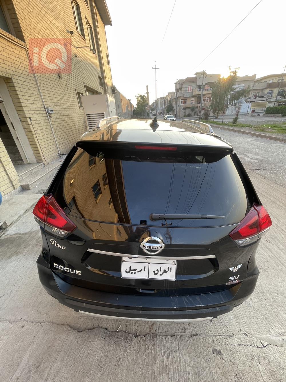 نيسان روج